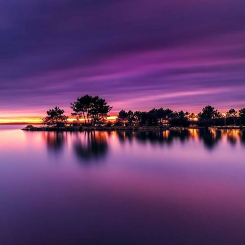 Un coucher de soleil comme celui ne s’improvise pas. 

Avec la combinaison CPL Magnegic + R-GND 0.9 (3stops) + ND64 (6 stops) 
💠 On contrôle les reflets.
💠 On équilibre la lumière de l’horizon.
💠 On allonge le temps de pose pour lisser l’eau proprement.

Le vrai plus sur le terrain : le système magnétique Kase, rapide à installer, simple à utiliser et idéal quand la lumière change en quelques minutes.

Un set efficace, aussi bien pour progresser quand on débute que pour gagner en confort et en régularité que le terrain.

📸 @tarekfakhry
